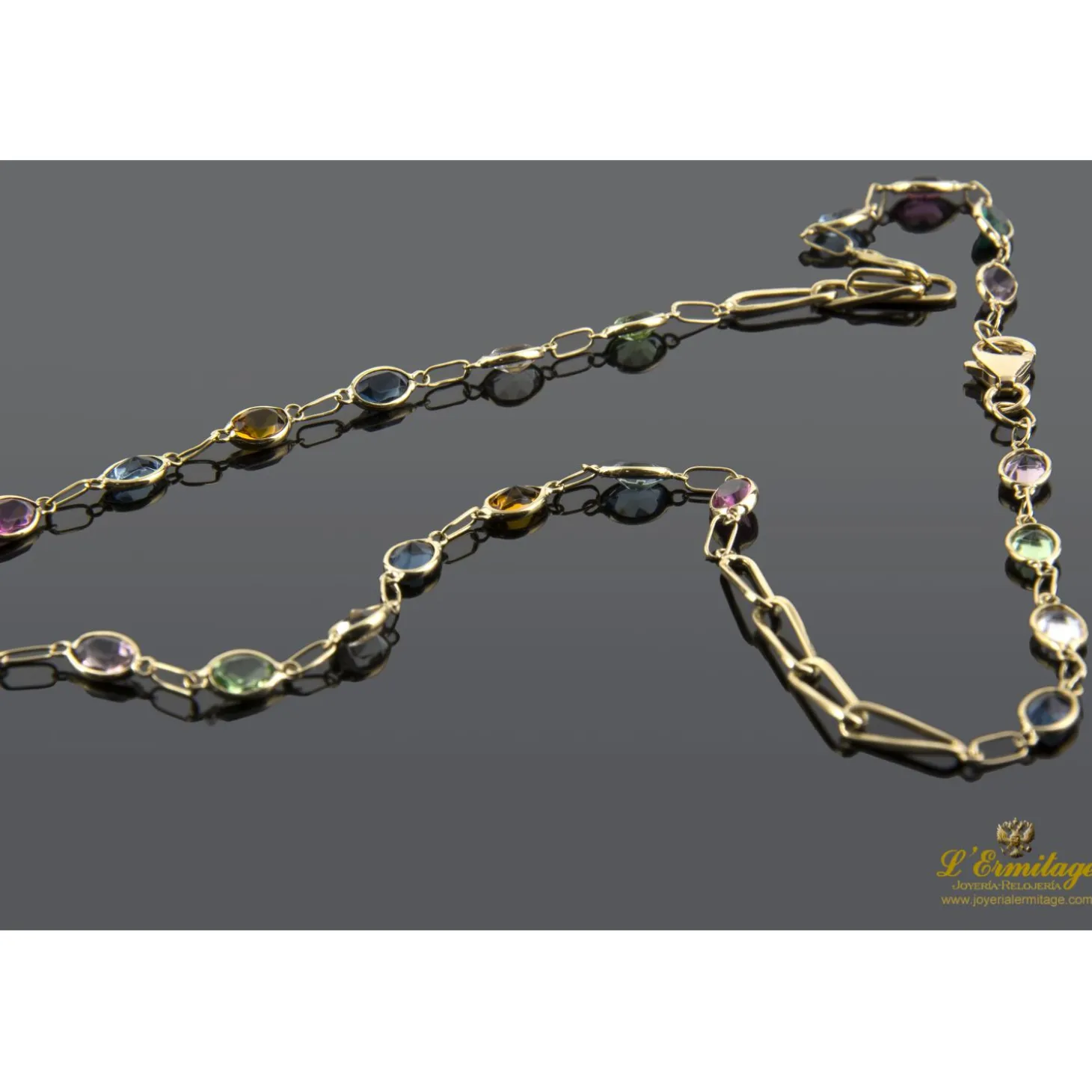 COLLARES Collar oro amarillo con piedras de color.