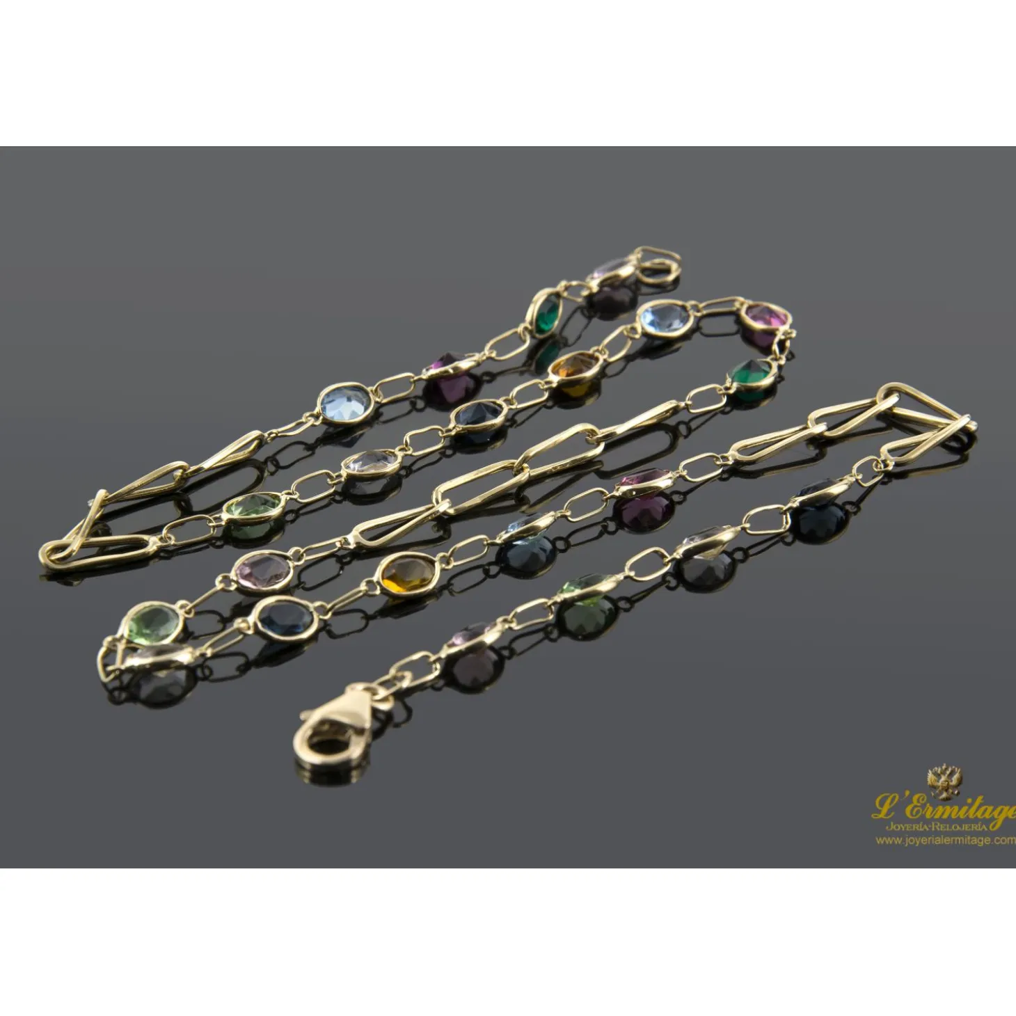 COLLARES Collar oro amarillo con piedras de color.