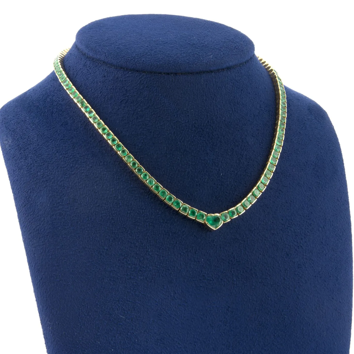 COLLARES Collar oro amarillo y esmeraldas naturales.