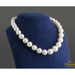 COLLARES Collar perlas australianas con cierre de oro blanco.