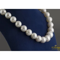 COLLARES Collar perlas australianas con cierre de oro blanco.