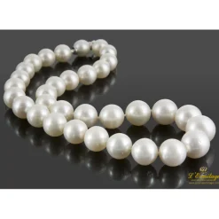 COLLARES Collar perlas australianas con cierre de oro blanco.
