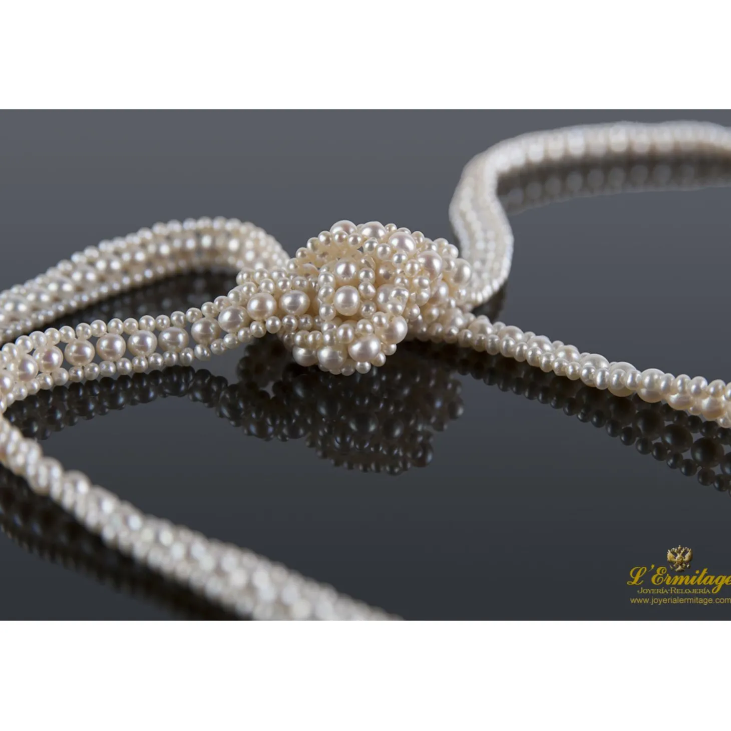 COLLARES Collar perlas satoire con dos bolas oro amarillo y diamantes