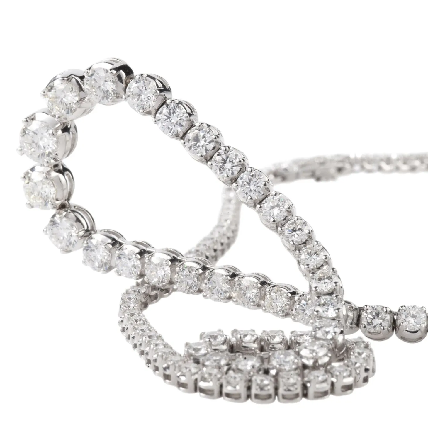 COLLARES Collar riviere en oro blanco con diamantes naturales.