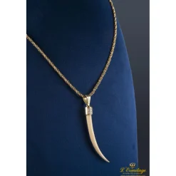 COLLARES Cordón oro amarillo con colgante de felino. 60 Cm largo.