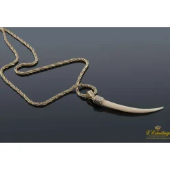 COLLARES Cordón oro amarillo con colgante de felino. 60 Cm largo.