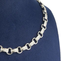 COLLARES Gargantilla eslabones oro blanco y diamantes. 45Cm largo.