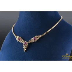 COLLARES Gargantilla oro amarillo rubíes y diamantes.