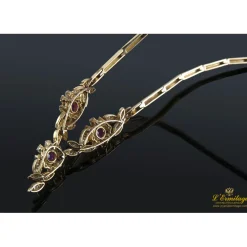 COLLARES Gargantilla oro amarillo rubíes y diamantes.