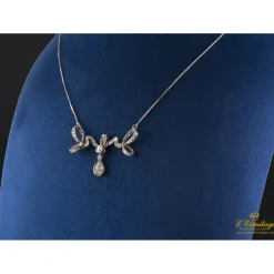COLLARES Gargantilla oro blanco y diamantes talla antigua. 50 Cm largo.