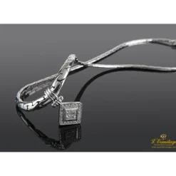 COLLARES Gargantilla oro blanco con colgante de  diamantes