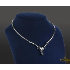 COLLARES Gargantilla oro blanco zafiros y diamantes.
