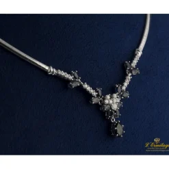 COLLARES Gargantilla oro blanco zafiros y diamantes.