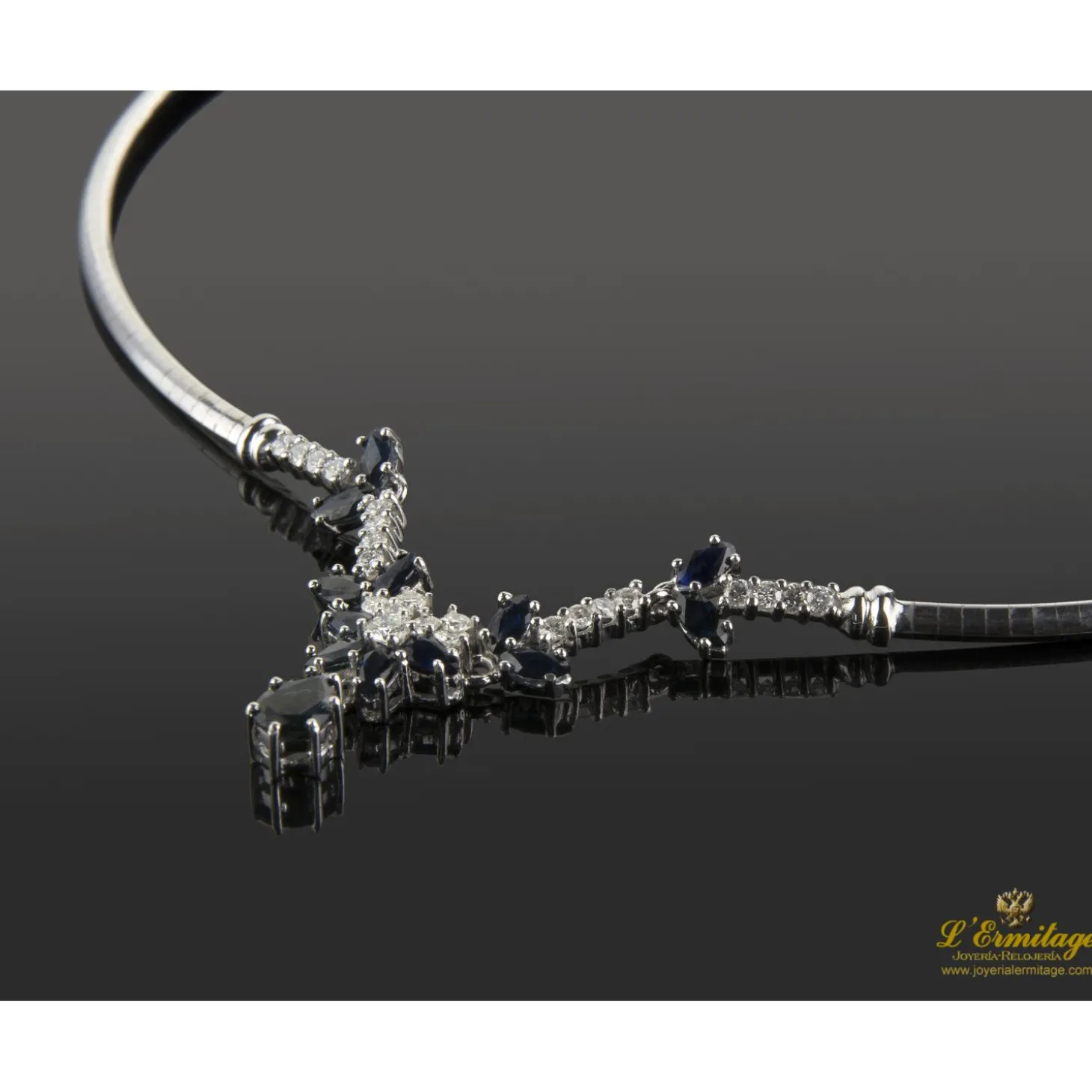 COLLARES Gargantilla oro blanco zafiros y diamantes.