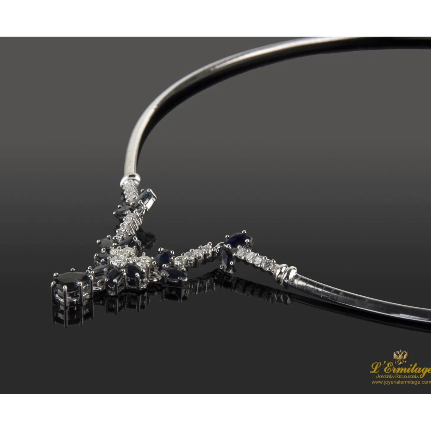 COLLARES Gargantilla oro blanco zafiros y diamantes.
