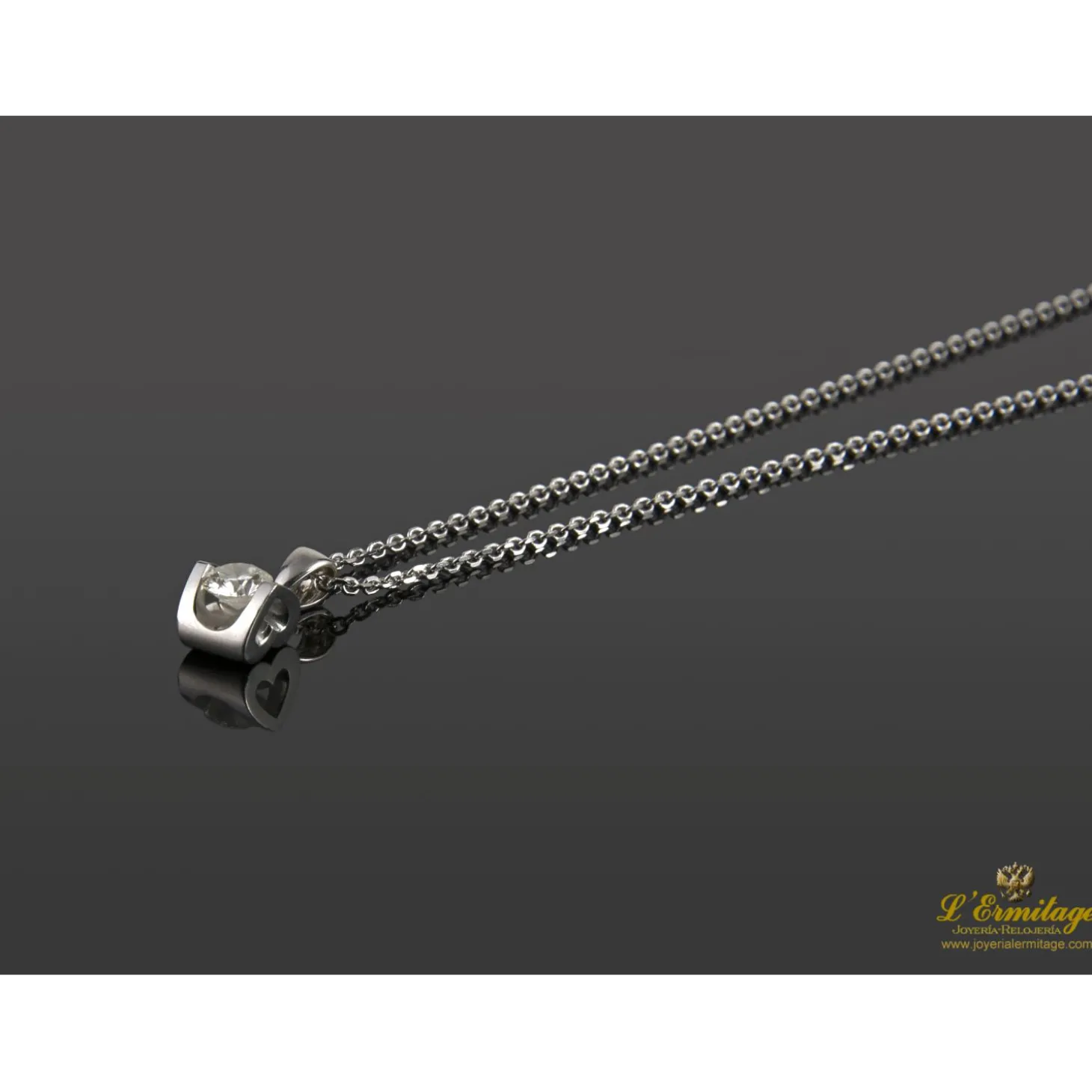 COLLARES Gargantilla solitario oro blanco. 44Cm largo.
