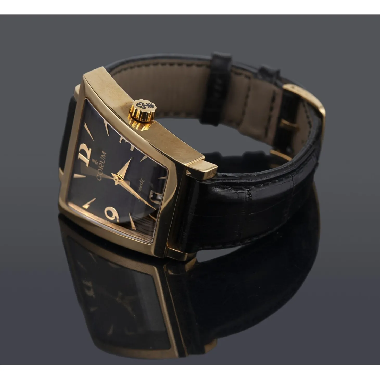 CORUM Trapeze oro amarillo.