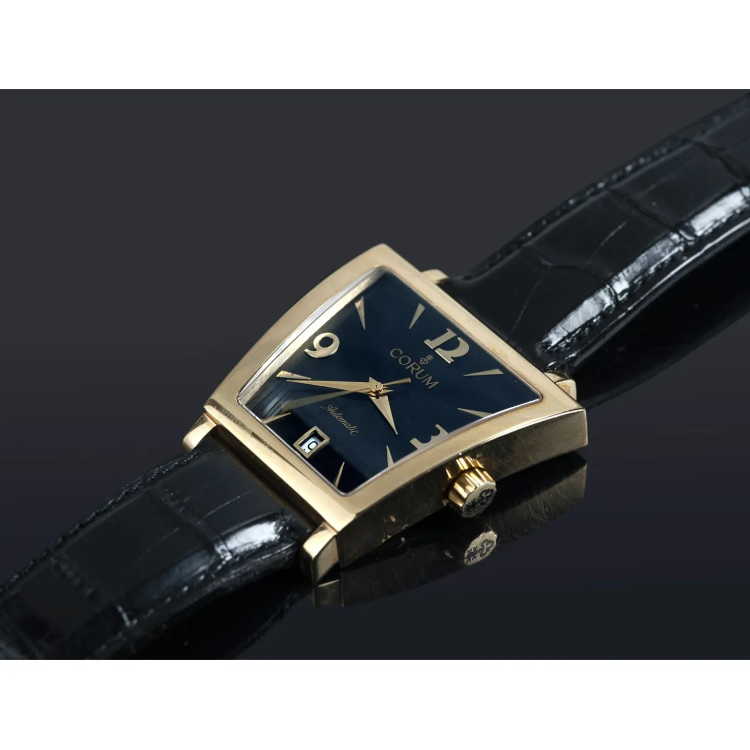 CORUM Trapeze oro amarillo.