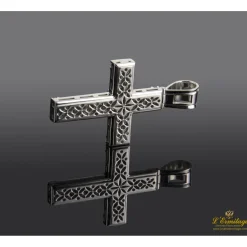 CRUCES Cruz calada oro blanco y diamantes. 40Mm largo x 30mm ancho.