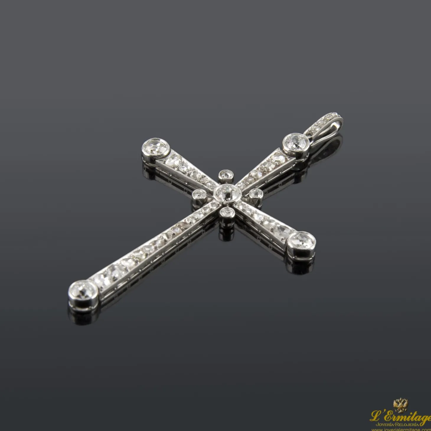 CRUCES Cruz oro blanco y diamantes.