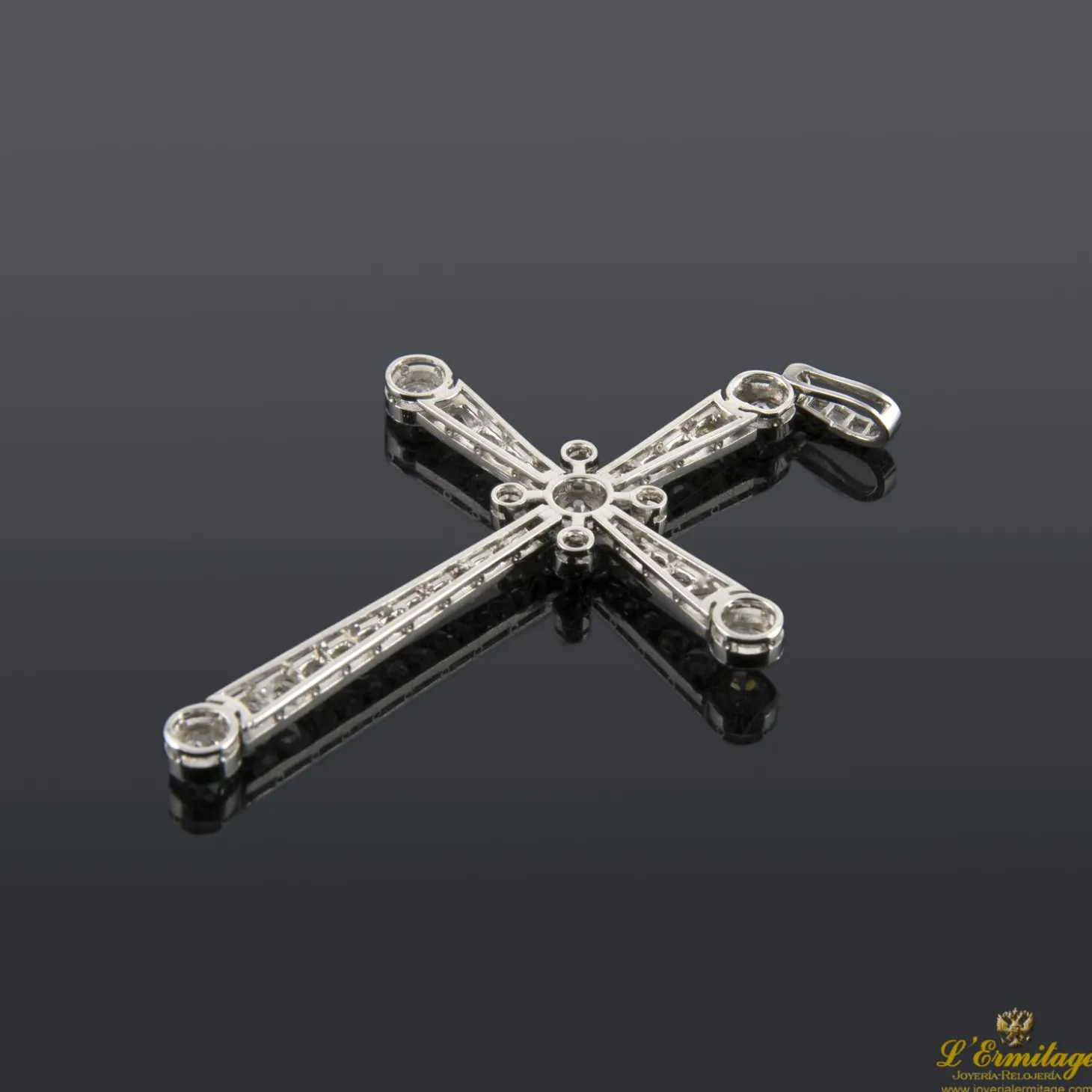 CRUCES Cruz oro blanco y diamantes.