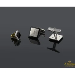 GEMELOS Gemelos y botón realizados en oro blanco y ónix.