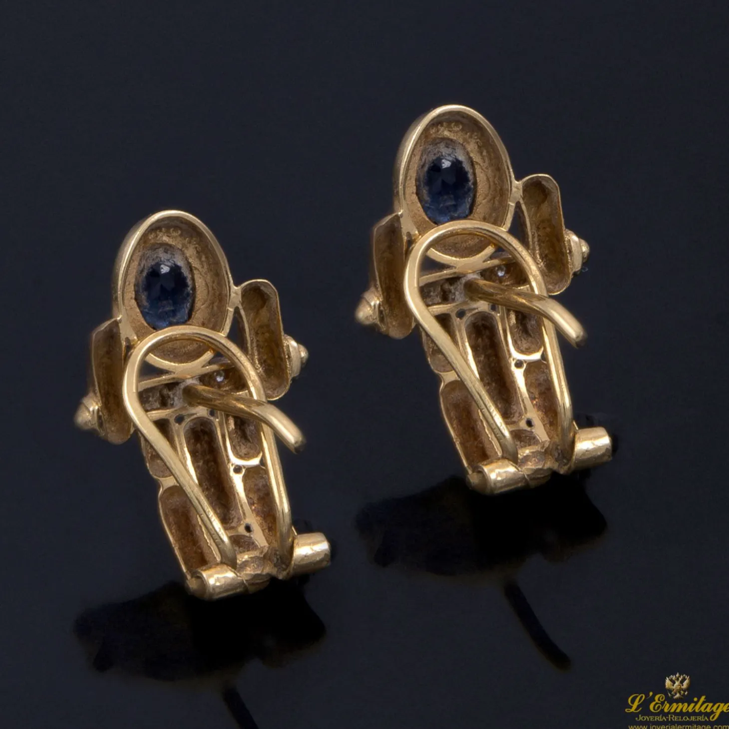 PENDIENTES Pendientes antiguos en oro amarillo con zafiros y diamantes.