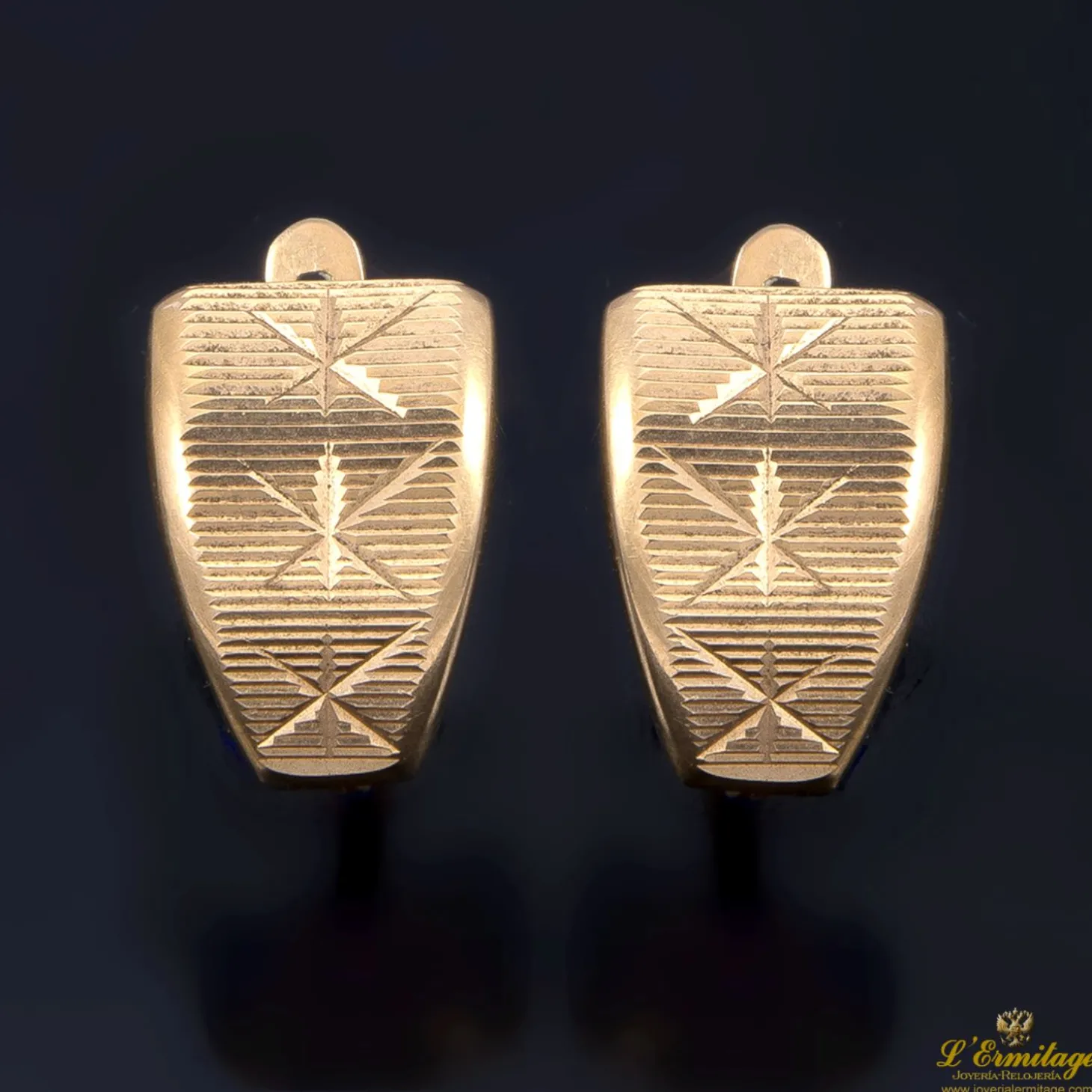PENDIENTES Pendientes antiguos en oro amarillo.
