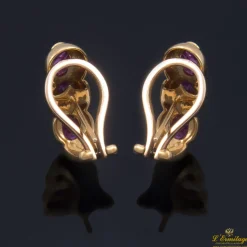 PENDIENTES Pendientes antiguos en oro amarillo con rubíes.