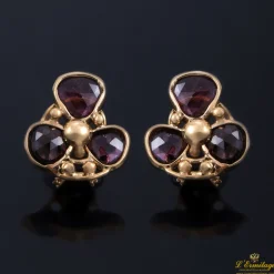 PENDIENTES Pendientes antiguos flor en oro amarillo con piedras de color.