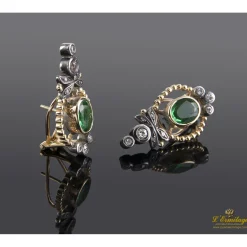 PENDIENTES Pendientes antiguos oro amarillo y plata con esmeraldas y diamantes.
