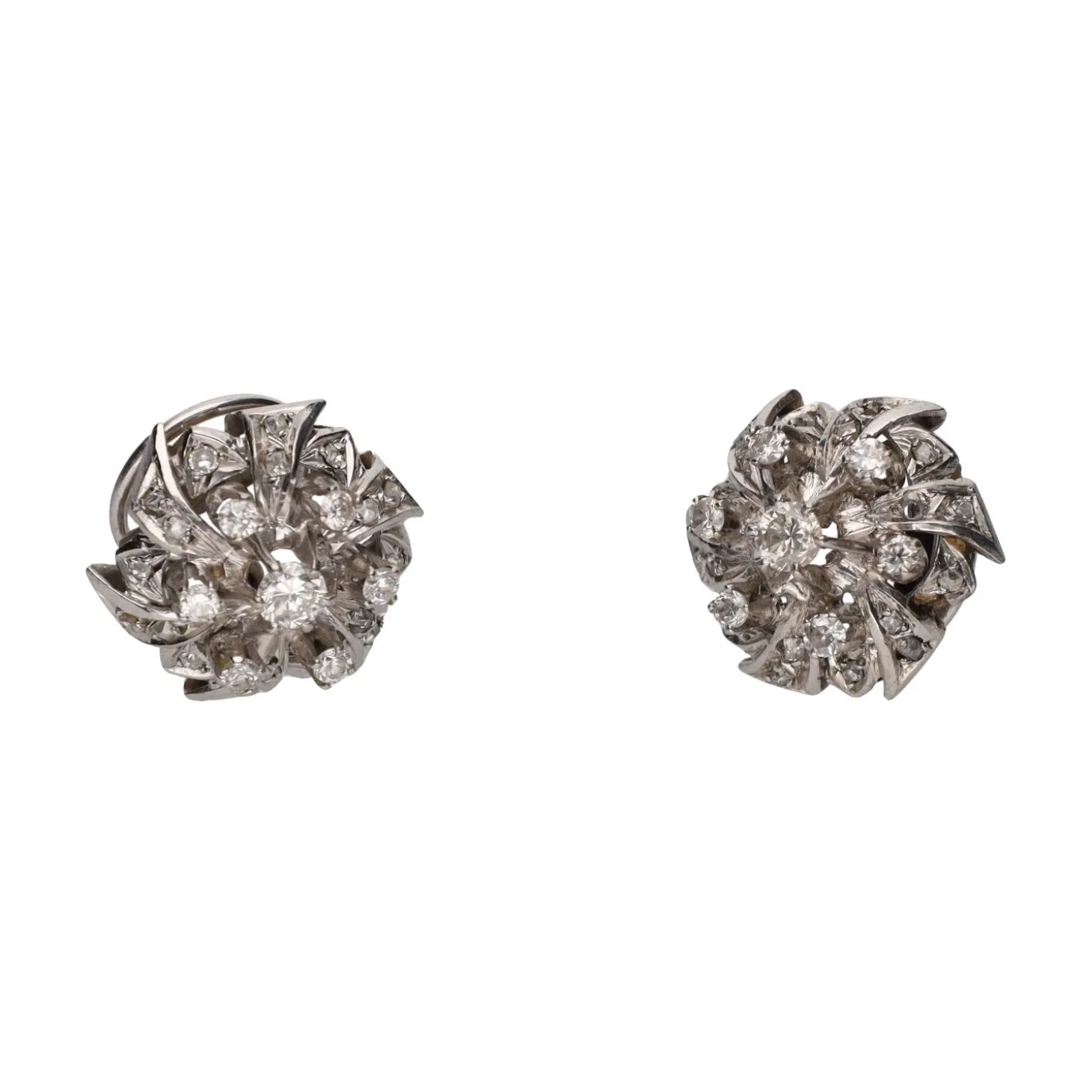 PENDIENTES Pendientes antiguos en oro blanco con diamantes.