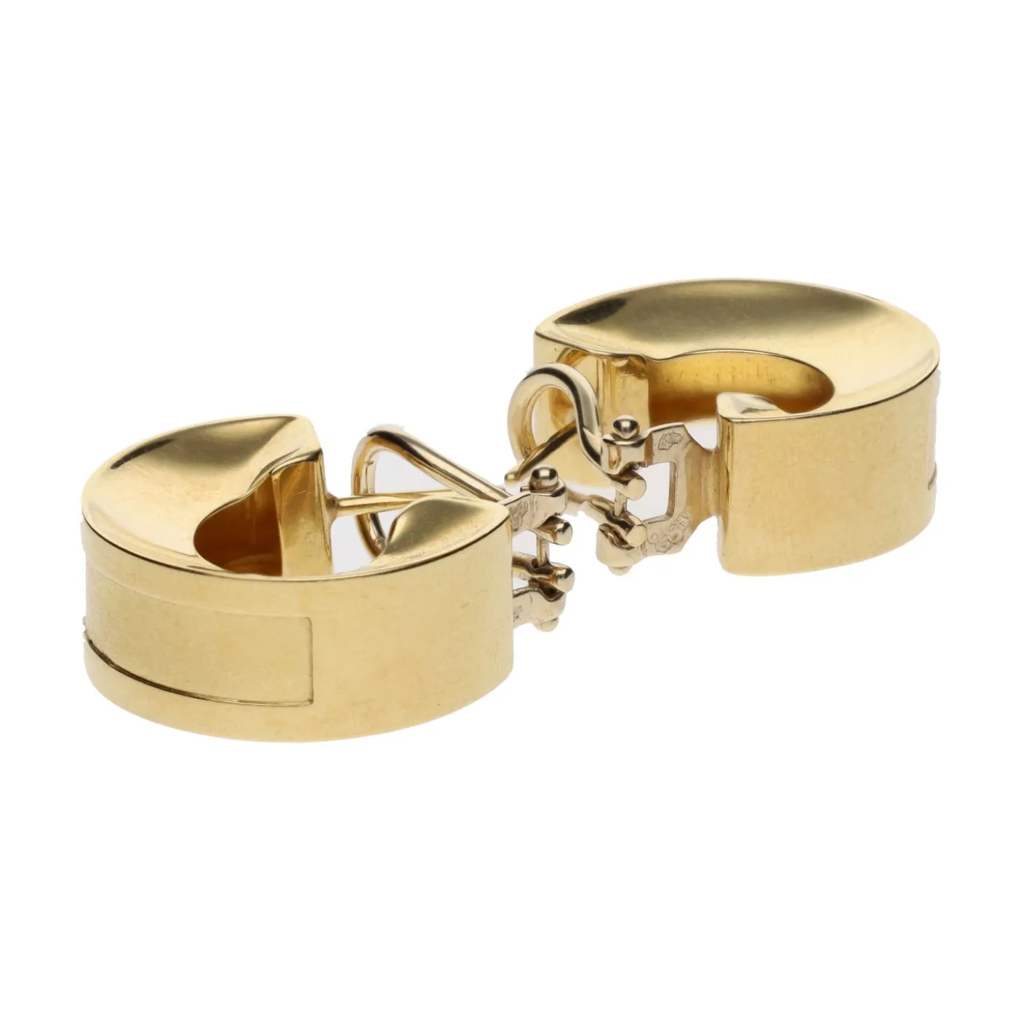 PENDIENTES Pendientes argollas en oro amarillo con cierre omega.