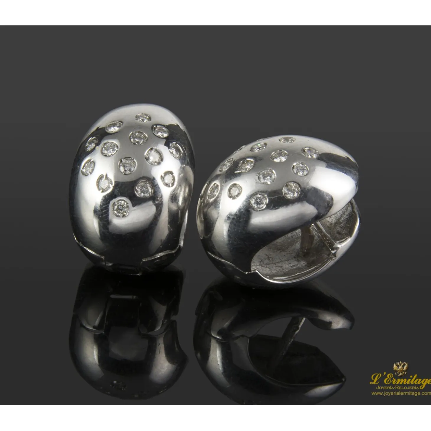 PENDIENTES Pendientes bombe realizados en oro blanco con brillantes.