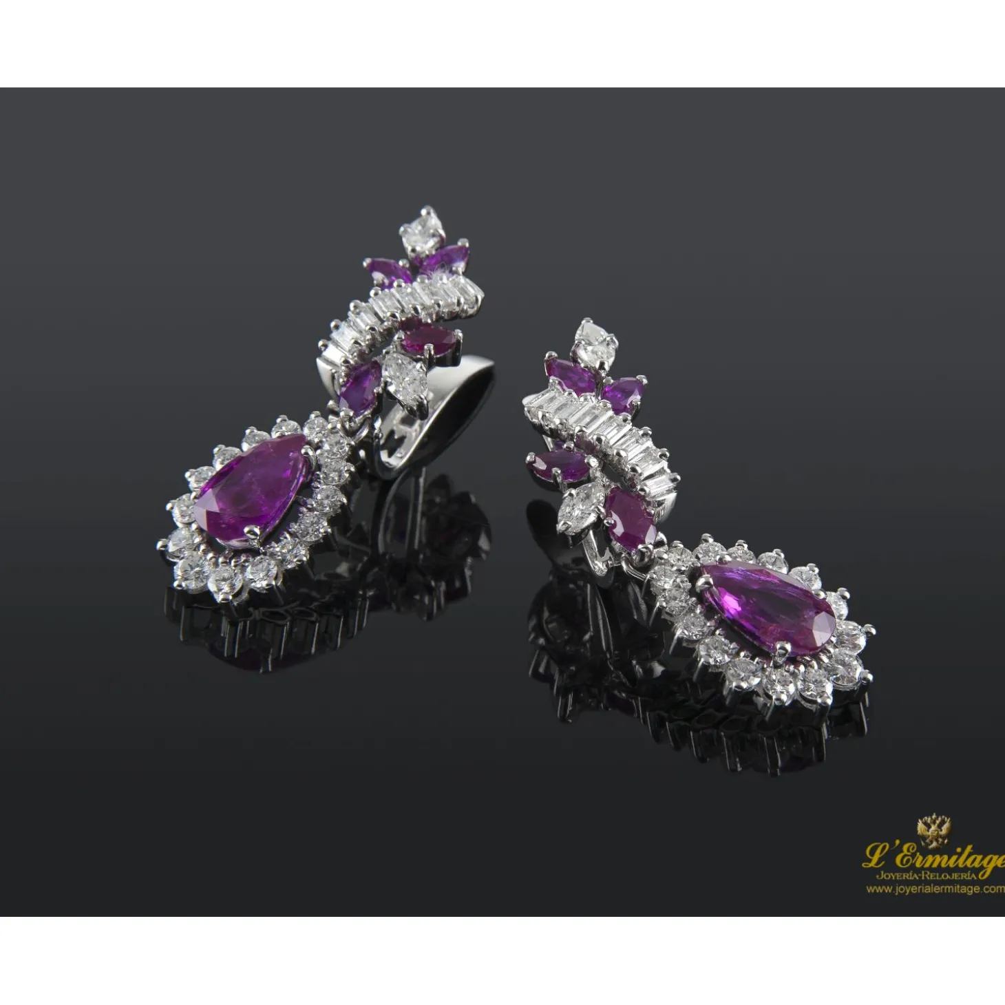 PENDIENTES Pendientes colgantes platino rubíes y diamantes.