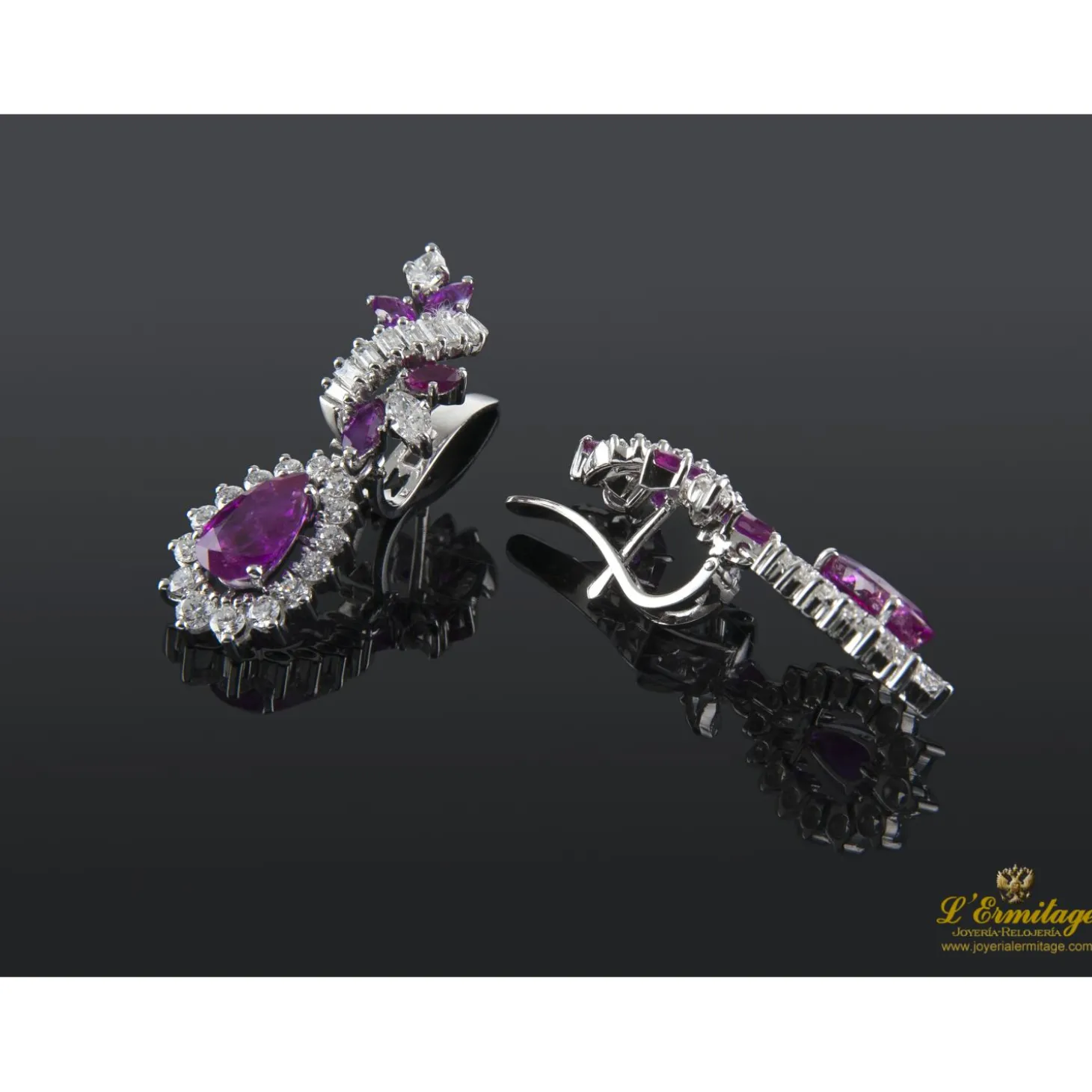 PENDIENTES Pendientes colgantes platino rubíes y diamantes.