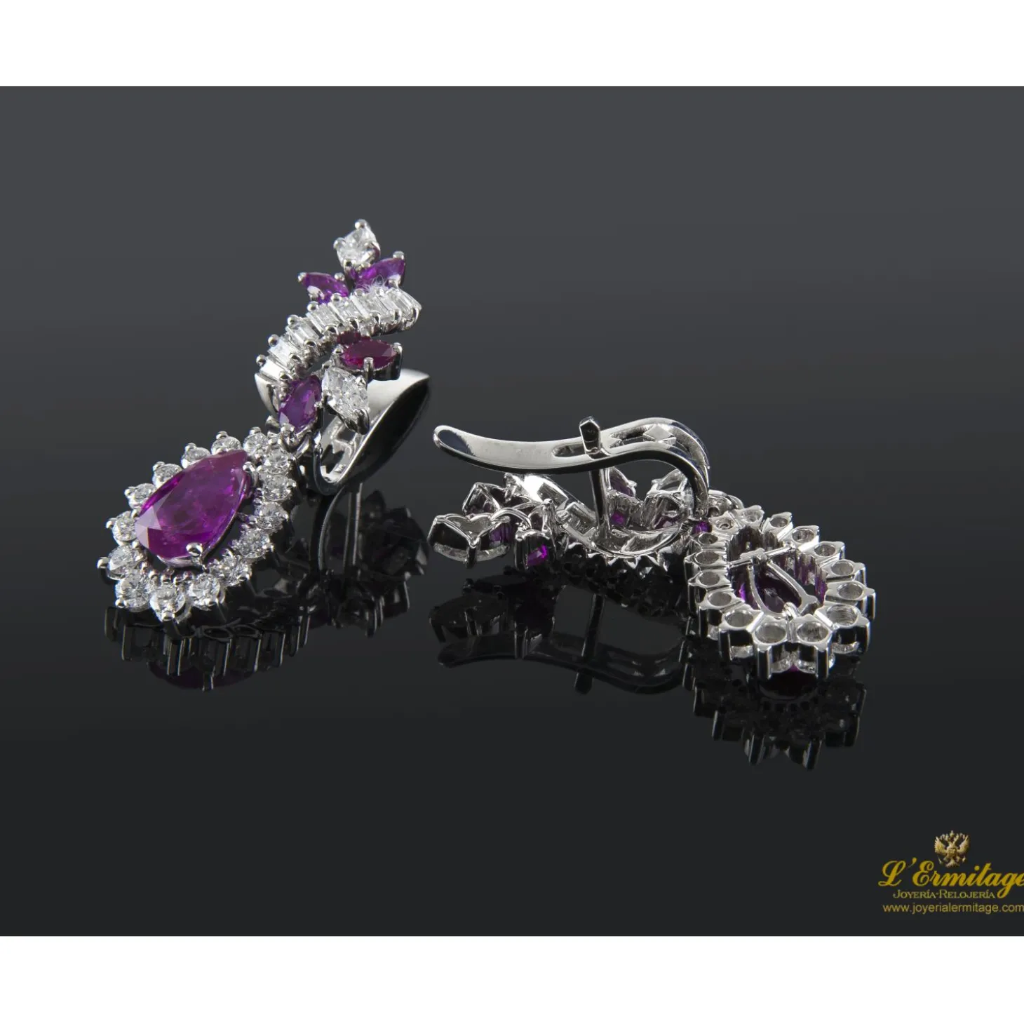 PENDIENTES Pendientes colgantes platino rubíes y diamantes.