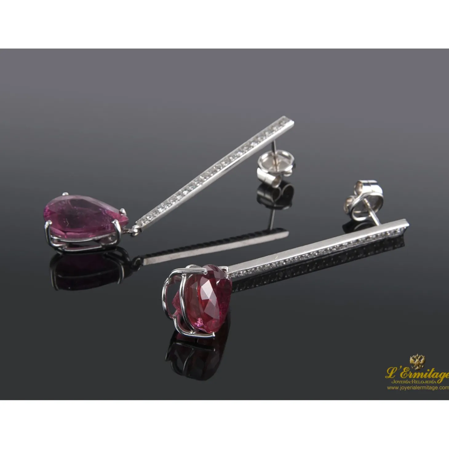 PENDIENTES Pendientes colgantes oro blanco turmalinas rubelitas y diamantes.