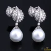 PENDIENTES Pendientes colgantes oro blanco diamantes y perlas australianas.