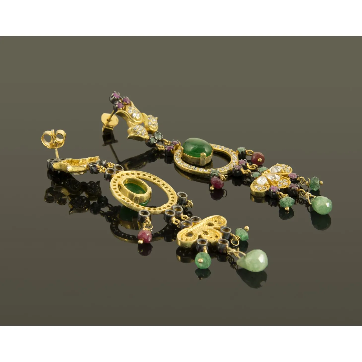 PENDIENTES Pendientes colgantes de origen indio oro amarillo esmeraldas rubíes y diamantes