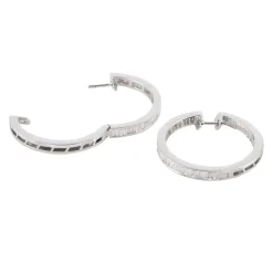 PENDIENTES Pendientes criollas en oro blanco y diamantes.