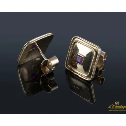 PENDIENTES Pendientes cuadrados realizados en oro amarillo y engaste de dos rubíes.