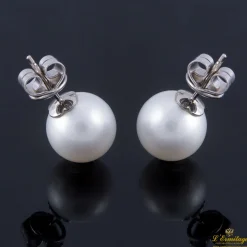 PENDIENTES Pendientes de perlas montadas en oro blanco.