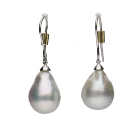 PENDIENTES Pendientes de perlas australianas montados en oro blanco.