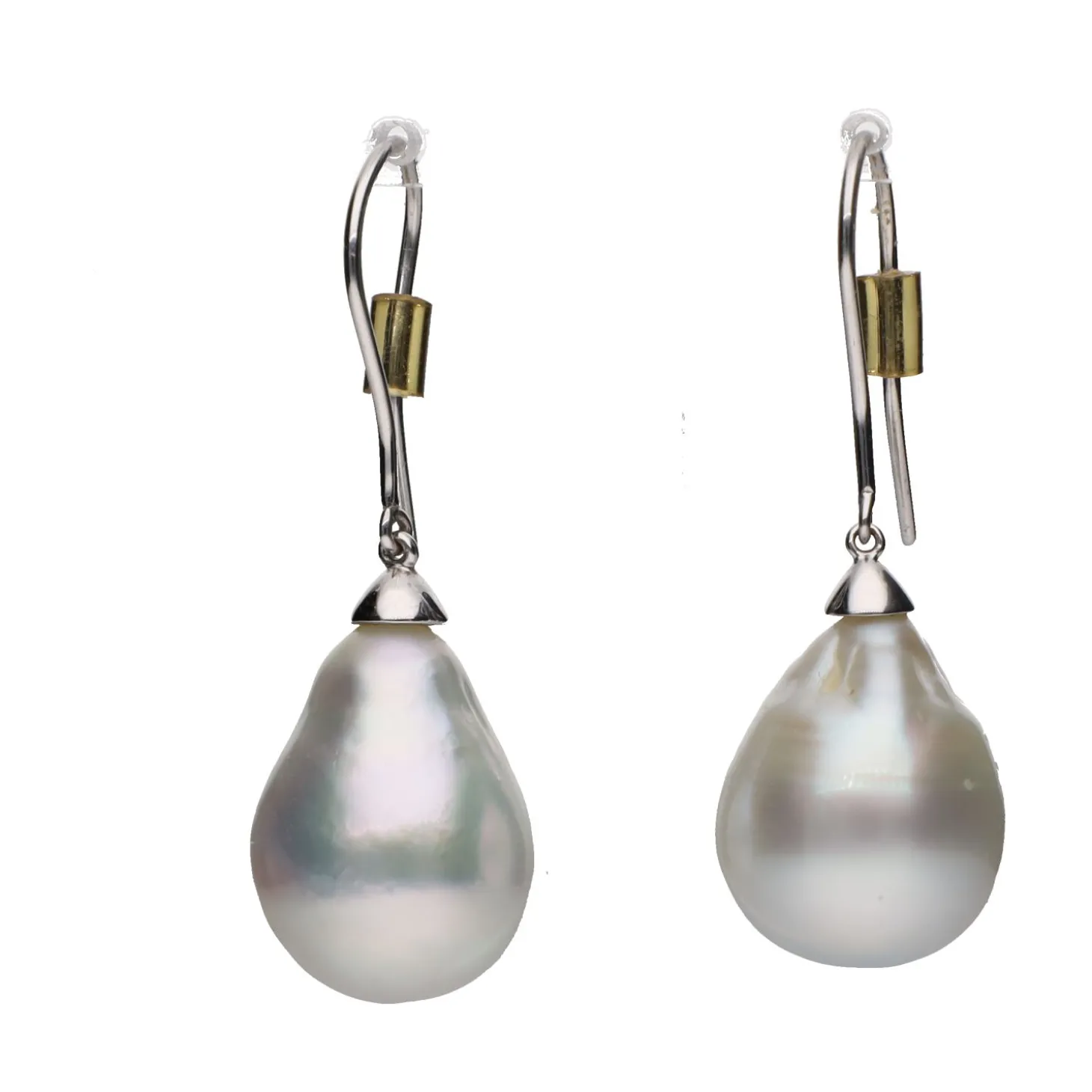 PENDIENTES Pendientes de perlas australianas montados en oro blanco.