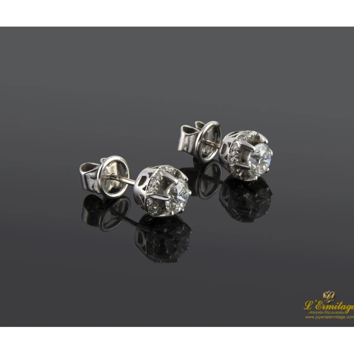 PENDIENTES Pendientes dormilonas oro blanco y diamantes color h, pureza si2 y peso 1,70 cts.