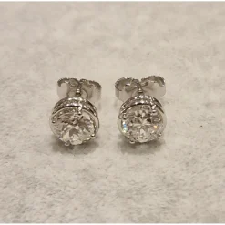 PENDIENTES Pendientes dormilonas en oro blanco y brillantes. Peso 3,79, color h, pureza vs1.