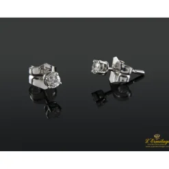 PENDIENTES Pendientes dormilonas oro blanco y diamantes.