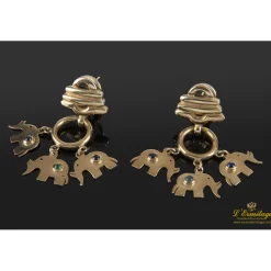 PENDIENTES Pendientes elefantes colgantes en oro amarillo, esmeraldas y zafiros.