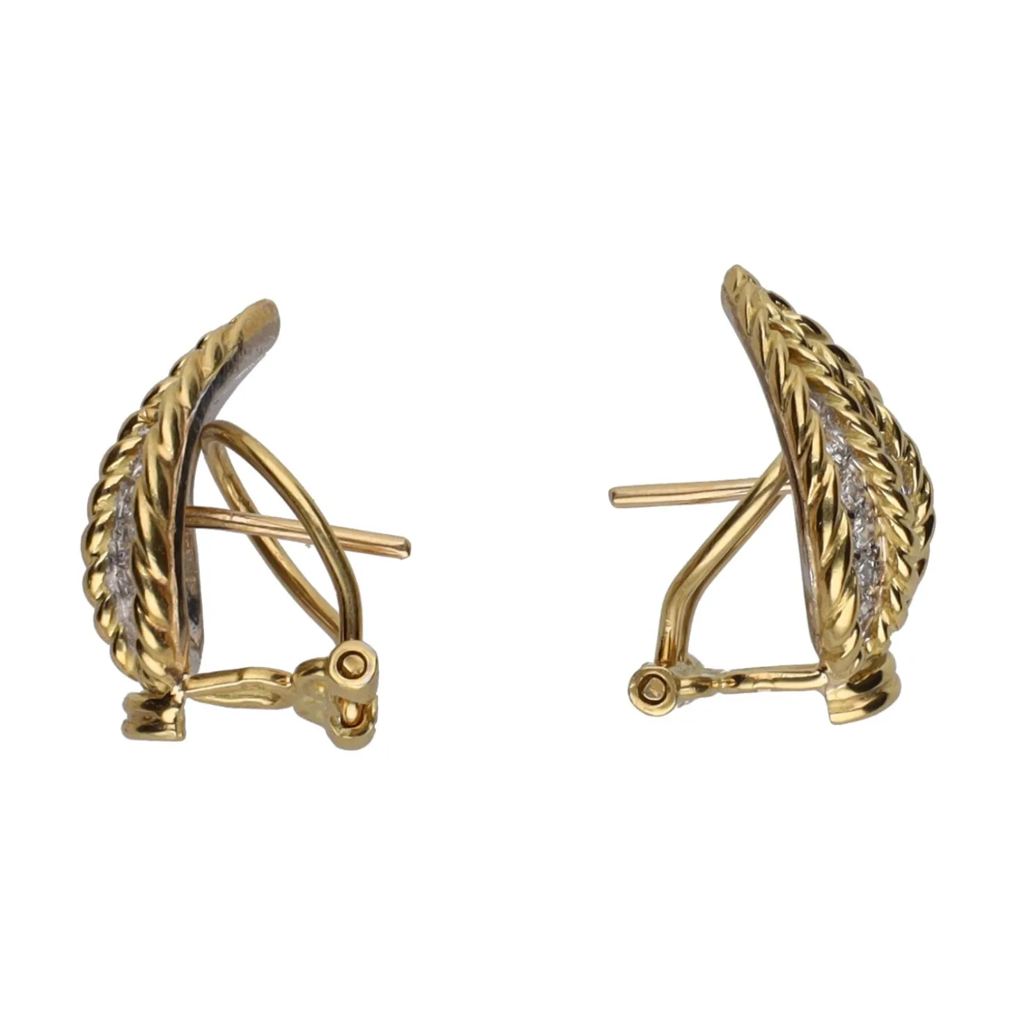 PENDIENTES Pendientes en forma de hoja en oro amarillo y brillantes.
